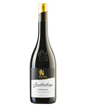 Laden Sie das Bild in den Galerie-Viewer, Weinkeller Hohenbrunn: Weinflasche mit Etikett von der Kellerei Cantina Kaltern aus Südtirol mit Kalterersee LEUCHTENBERG Classico Superiore DOC