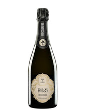 Laden Sie das Bild in den Galerie-Viewer, Weinkeller Hohenbrunn präsentiert vom Weingut Freccianera der Fratelli Berlucci im Franciacorta eine Flasche Freccianera Brut Blanc de Blancs Franciacorta DOCG.