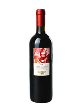 Laden Sie das Bild in den Galerie-Viewer, Der Weinkeller Hohenbrunn präsentiert eine Weinflasche des Weingutes Guerrieri aus den Marken mit Sangiovese Colli Pesaresi DOC.