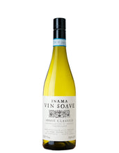 Laden Sie das Bild in den Galerie-Viewer, Weinkeller Hohenbrunn präsentiert eine Weinflasche mit Etikett von der Azienda Agricola Inama mit Soave Classico D.O.C.G. von vorne.