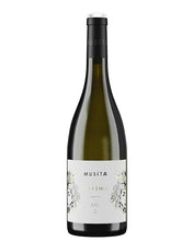 Laden Sie das Bild in den Galerie-Viewer, Der Weinkeller Hohenbrunn präsentiert eine Weinflasche der Cantina Musita aus Sizilien mit Grillo Karima D.O.C. Sicilia von vorne