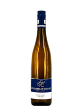 Laden Sie das Bild in den Galerie-Viewer, Weinkeller Hohenbrunn präsentiert eine Weinflasche von vorne mit Etikett vom Weingut Schlumberger-Bernhart aus dem Markgräfler Land in Baden mit Gutedel "vom Löss"