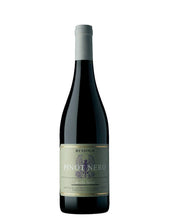 Laden Sie das Bild in den Galerie-Viewer, Der Weinkeller Hohenbrunn präsentiert eine Weinflasche der Azienda Agricola Russolo mit dem Rotwein Pinot Nero GRIFO NERO Friuli Venezia Giulia D.O.C. von vorne