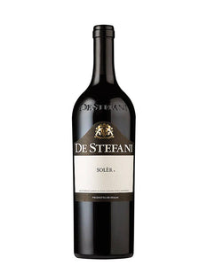 Der Weinkeller Hohenbrunn präsentiert eine Weinflasche vom Weingut De Stefani mit dem Rotwein-Cuvée Solèr .