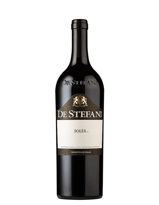 Der Weinkeller Hohenbrunn präsentiert eine Weinflasche vom Weingut De Stefani mit dem Rotwein-Cuvée Solèr .