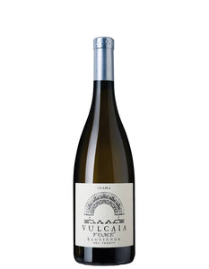 Weinkeller Hohenbrunn präsentiert eine Weinflasche mit Etikett von der Azienda Agricola Inama mit Sauvignon Blanc Vulcaia Fumè Veneto I.G.T. von vorne