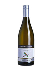 Laden Sie das Bild in den Galerie-Viewer, Der Weinkeller Hohenbrunn präsentiert eine Weinflasche vom Weingut Nunzio Ghiraldi mit Lugana Il Gruccione DOC.
