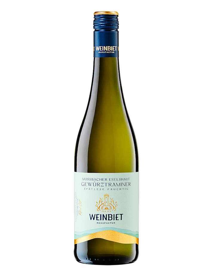 Der Weinkeller Hohenbrunn präsentiert eine Weinflasche von der Weinbiet Manufaktur in der Pfalz mit Gewürztraminer Eselshaut Spätlese Fruchtig.